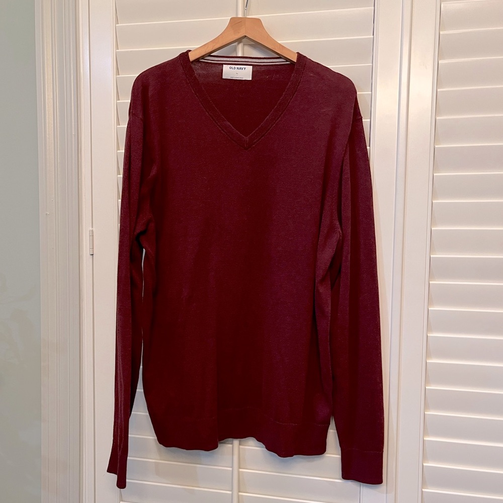 Men’s Light V-Neck Sweater - XL